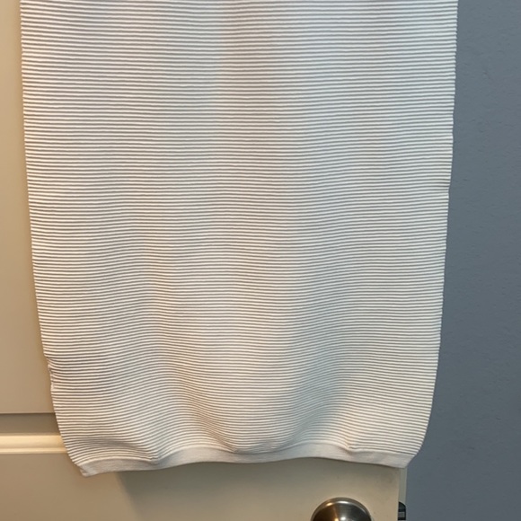 Super fitted dress with multiple pattern cuts - Picture 8 of 8